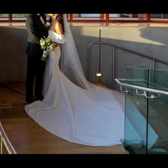 Ines Di Santo Couture Wedding Gown - Picture 4 of 6